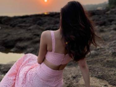 naagin fame actress mouni roy new bikini photos goes viral